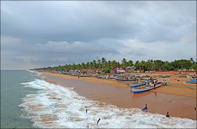 Valiathura to Sanghumugham beach view from pier